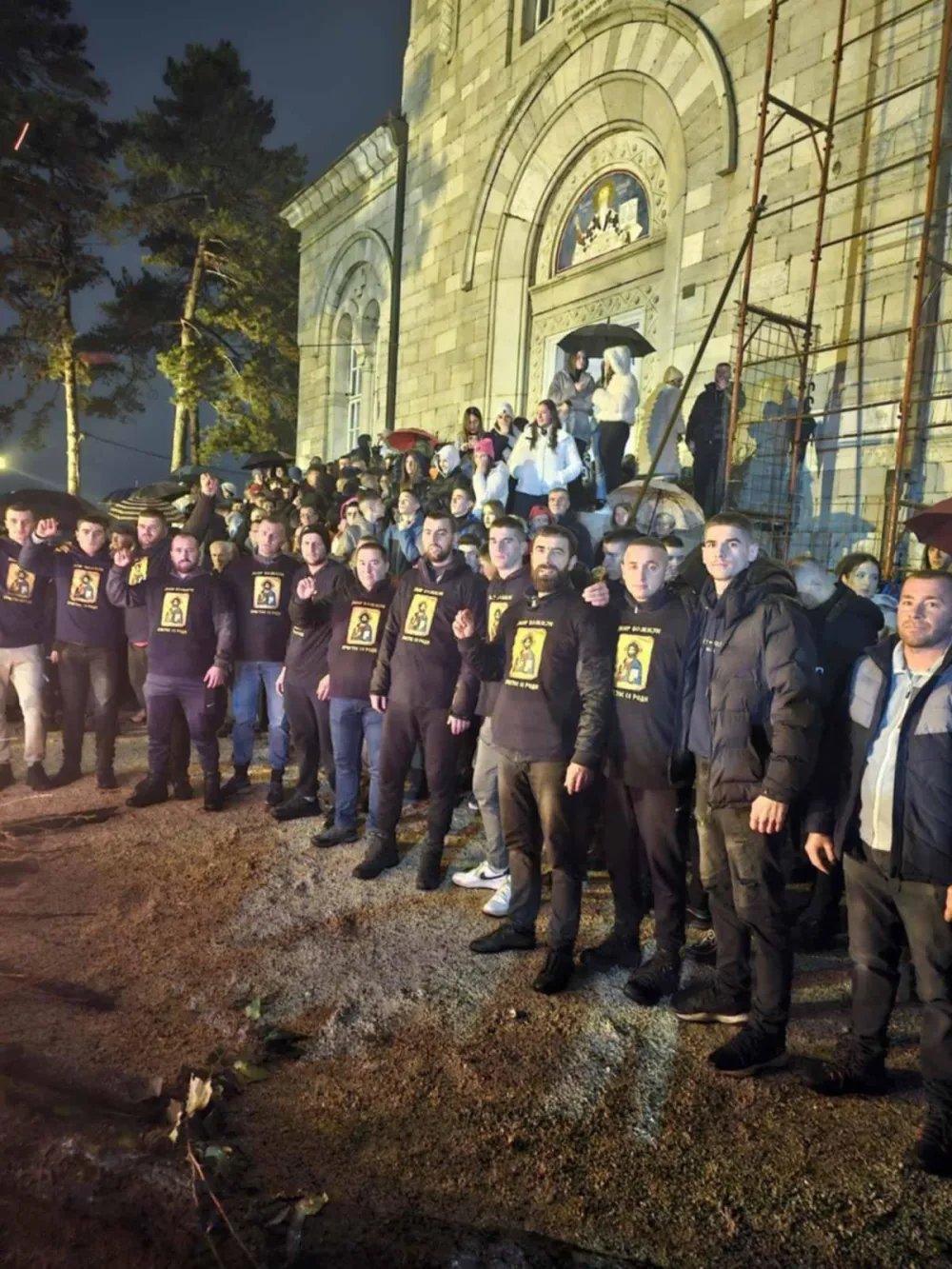 Nik&scaron;ićani&nbsp;ubrali i prinijeli badnjak dužine 22 metra