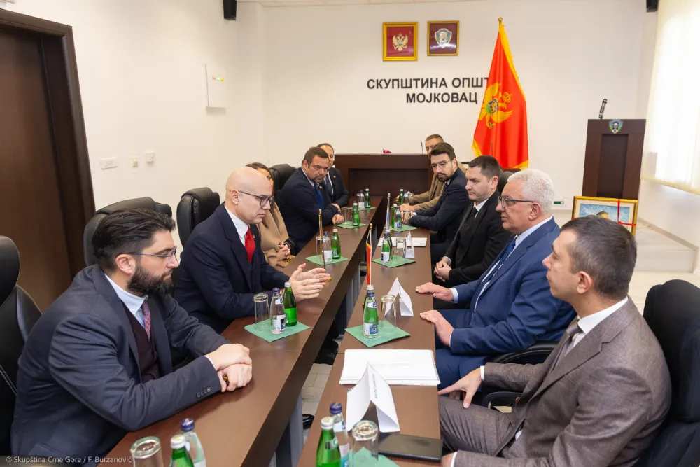 (FOTO) Mandić sa Vučevićem: Bratski sastanak od velike važnosti za snaženje odnosa Crne Gore i Srbije