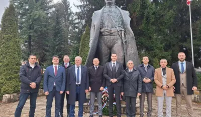 Delegacija OO Socijalističke narodne partije Mojkovac položila vijence na spomenik junacima&nbsp;