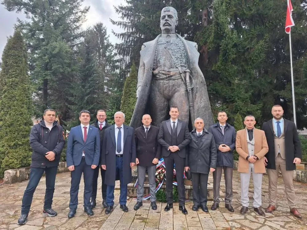 Delegacija OO Socijalističke narodne partije Mojkovac položila vijence na spomenik junacima&nbsp;