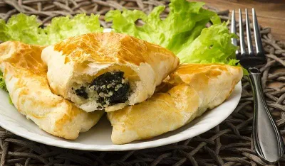 Napraviti najhrskavije lisnate trouglove&nbsp;sa sirom i spanaćem&nbsp;