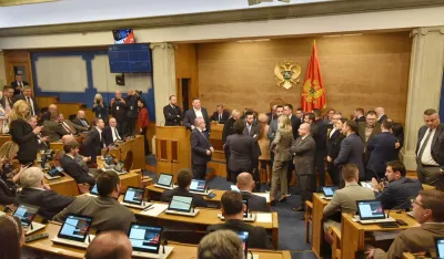 Poslanici opozicije blokirali rad Skup&scaron;tine - 20.12.2024.