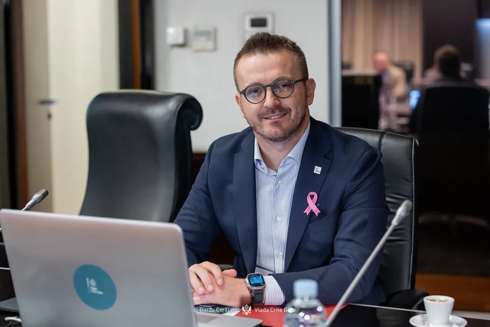 Dukaj: Spajić da se u odnosu na Mandićevu čestitku odredi, i time pojasni poziciju državne politike Crne Gore