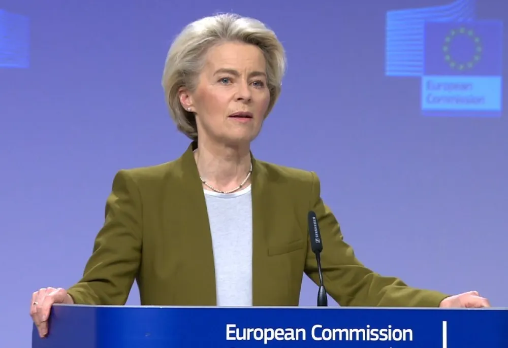 Fon der Lajen bila u bolnici zbog upale pluća