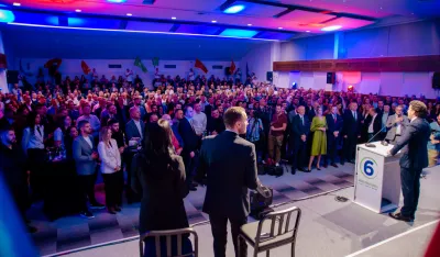 URA: BIL lica provalila u zgradu Op&scaron;tine Budva, policija satima nemoćna da održi red