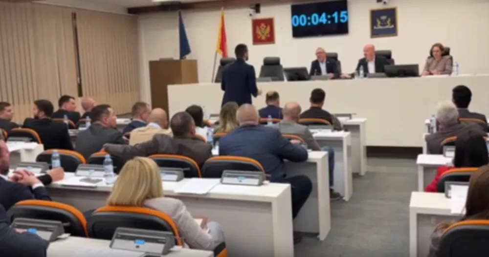 Demokrate poručile URI: Vi i Jovanović unosite nestabilnost u Budvu