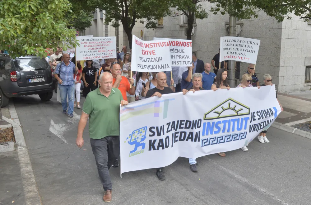 Protest za spas instituta Igalo, Institut Igalo, Protest, Vlada, radnici instituta Igalo, protestna setnja, protestna setnja radnika instituta igalo, protest instituta igalo ispred vlade cg