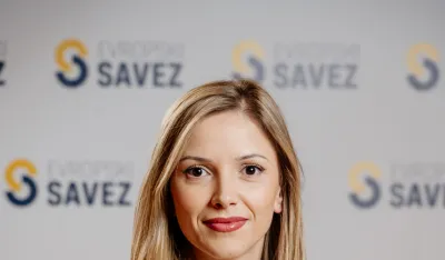 amina cikotić - foto: evropski savezCikotić: Gospodo iz PES, va&scaron; premijer, &Scaron;aranović i njihova privatizovana UP su direktno odgovorni za sinoćnja de&scaron;avanja