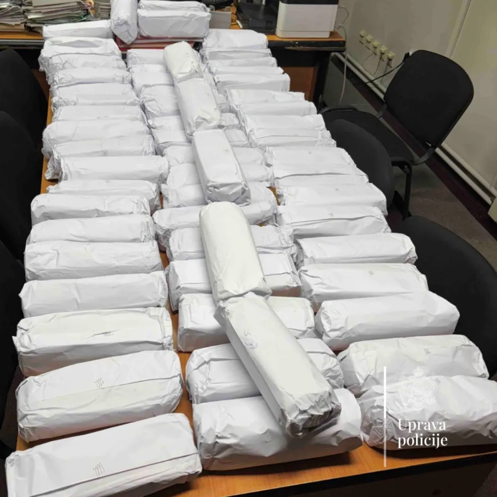 (FOTO) Berane: Kod dvije osobe pronađeni pi&scaron;tolj, municija i rezani duvan