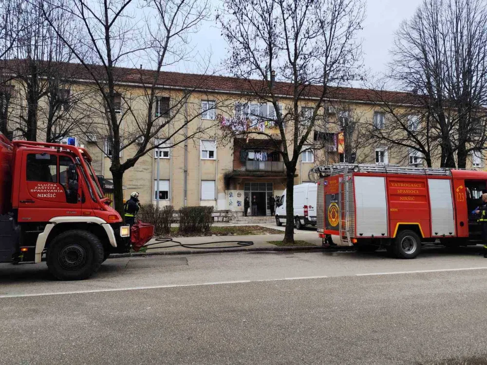 (FOTO) Nik&scaron;ić: Požar stana u zgradi Desetke