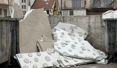 (FOTO) Pala fasada sa solitera u Ulici slobode