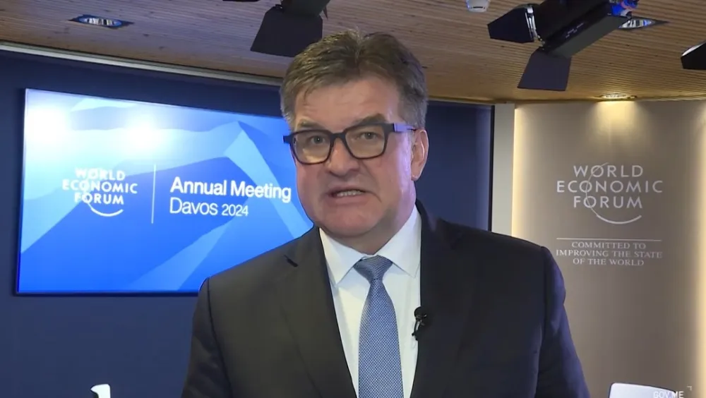 Lajčak se odvojeno sastao sa srpskom i kosovskom stranom u Briselu