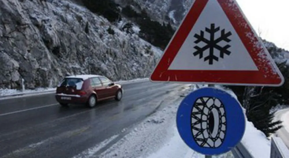 Vozačima na sjeveru oprez zbog poledice, mogući i sitniji odroni