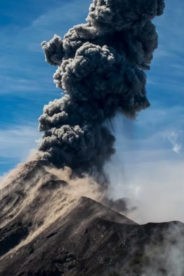 Erupcija vulkana Ibu u Indoneziji: U toku evakuacija 3.000 ljudi