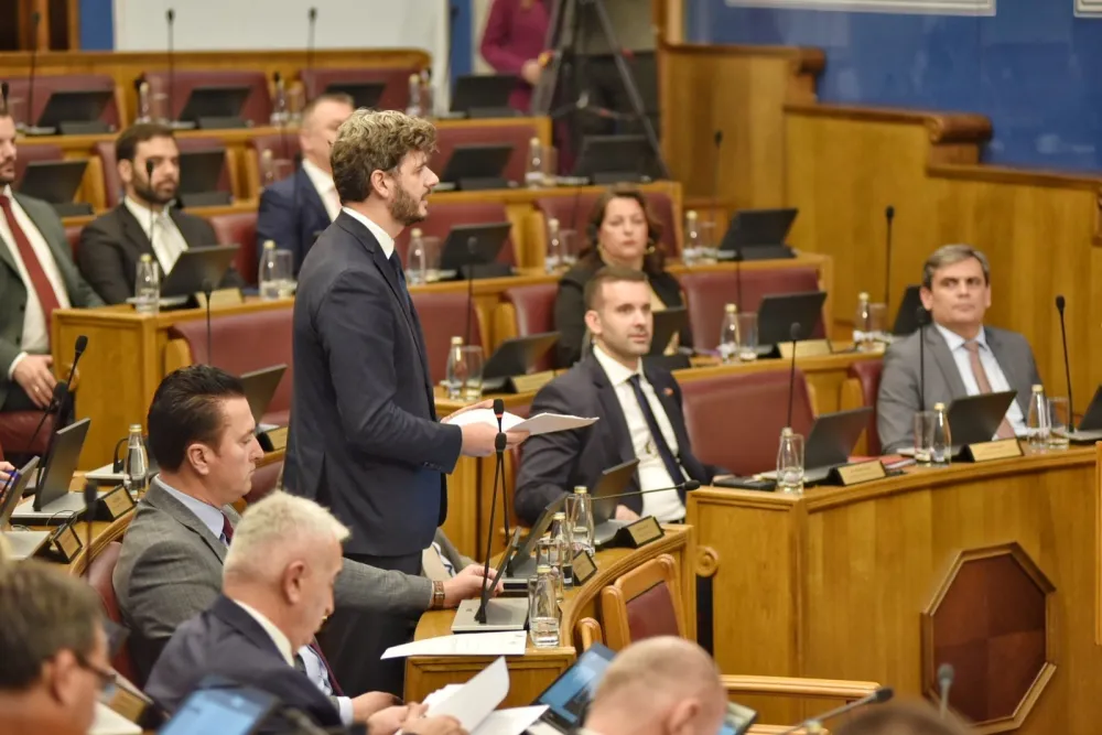 PES: Bojkotom obraćanja Kos, DPS, SD i URA postale antievropske