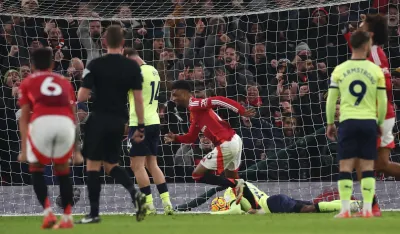 Хет-трик Дијалоа