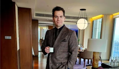 (FOTO) Glumac Henri Kejvil postao otac, Natali Viskuso uslikana sa dijamantskim prstenom