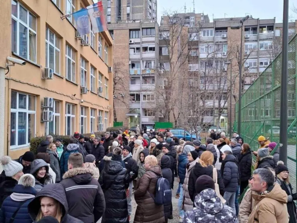 &Scaron;irom Novog Sada skupovi podr&scaron;ke roditelja nastavnicima u obustavi rada