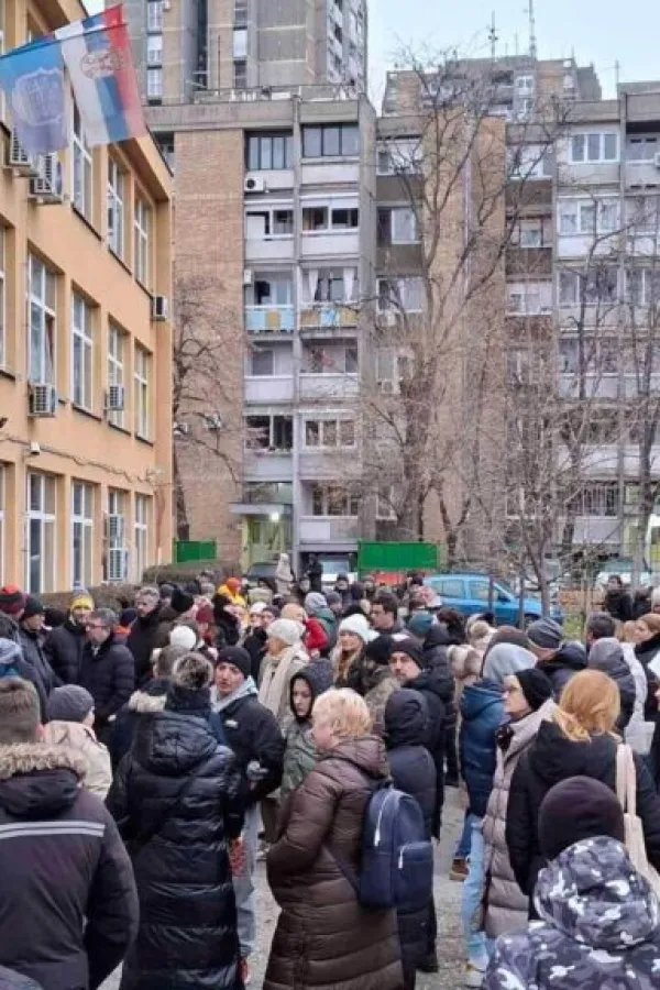 &Scaron;irom Novog Sada skupovi podr&scaron;ke roditelja nastavnicima u obustavi rada