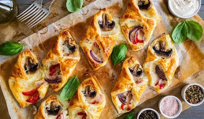 Savr&scaron;ena hrskava poslastica: Napravite pizzu u lisnatom tijestu za 20 minuta