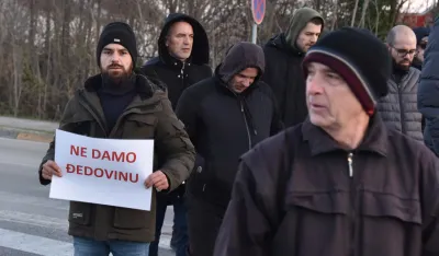 Mje&scaron;tani Gornje Gorice ispred Skup&scaron;tine poručuju da ne daju đedovinu