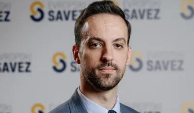 - Jeste li čuli da je poslanica Andrić osudila kada je poslanici Pejović od strane jednog poslanika većine psovana majka? Jeste li čuli da je osudila &scaron;to nam je njena koleginica Laković danas pominjala i mrtve roditelje? Nijeste. I nećete - naveo je on.