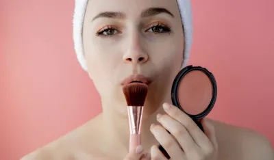 Blonzing makeup tehnika: Trend koji će znatno olak&scaron;ati nano&scaron;enje &scaron;minke