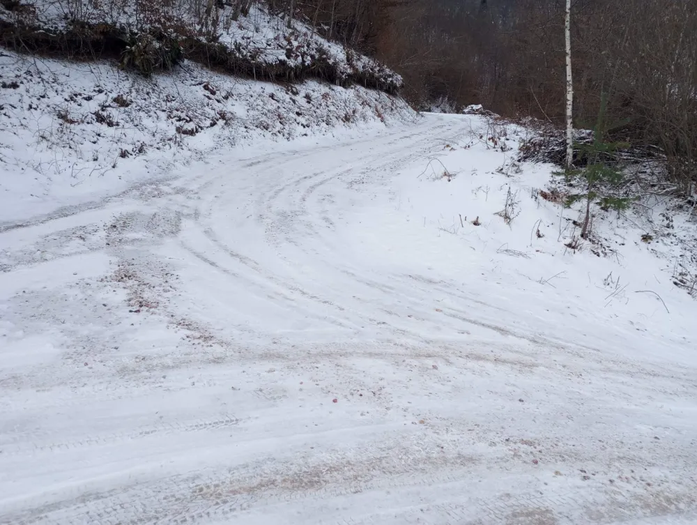 Oprezno zbog mokrih puteva i poledice