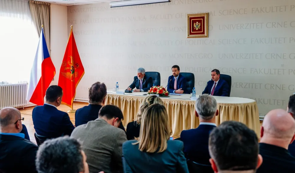 Milatović i Pavel sa studentima FPN