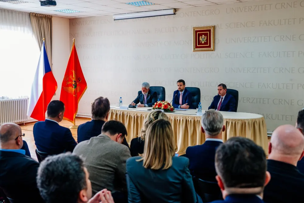 Milatović i Pavel sa studentima FPN