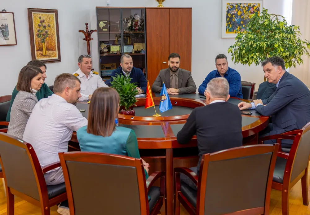 Radulović sa Komnenovićem: Moramo raditi zajedno na ključnim infrastrukturnim projektima i unapređenju pomorskog sektora