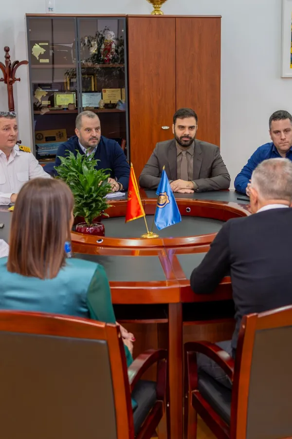 Radulović sa Komnenovićem: Moramo raditi zajedno na ključnim infrastrukturnim projektima i unapređenju pomorskog sektora