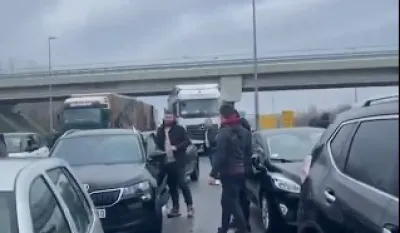 Opozicioni poslanici blokirali autoput Novi Sad &ndash; Beograd