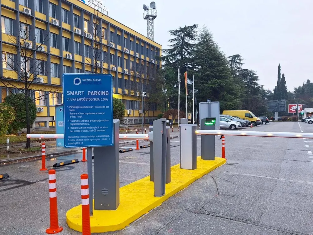 Na Bulevaru Svetog Petra Cetinjskog: Parkiranje 50 centi