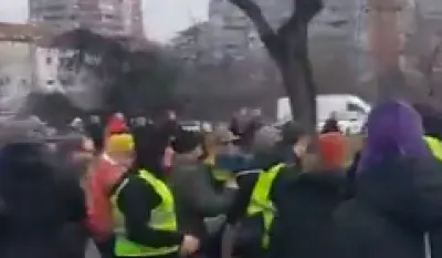 Novi Beograd: Privedena djevojka koja je udarila studentkinju tokom protesta