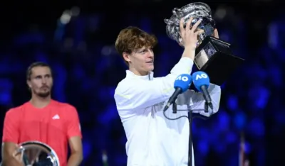 Janik Siner sa peharom