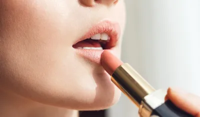 Gre&scaron;ke sa karminom zbog kojih vam usne izgledaju tanko