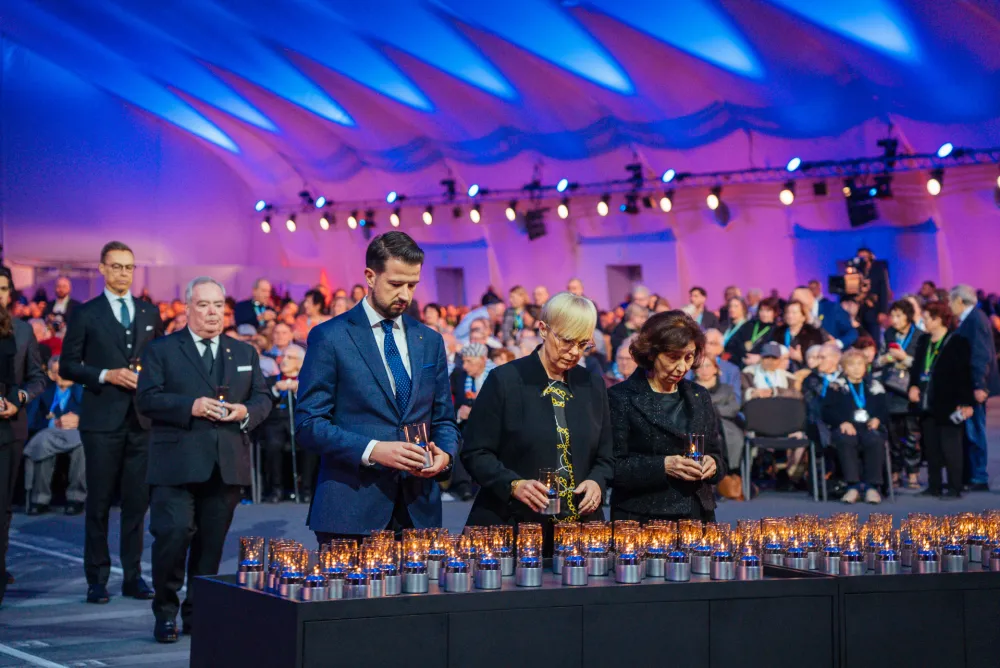 Milatović zapalio svijeću za tsradale u Holokaustu