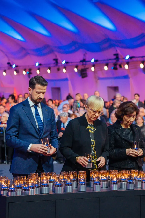 Milatović zapalio svijeću za tsradale u Holokaustu
