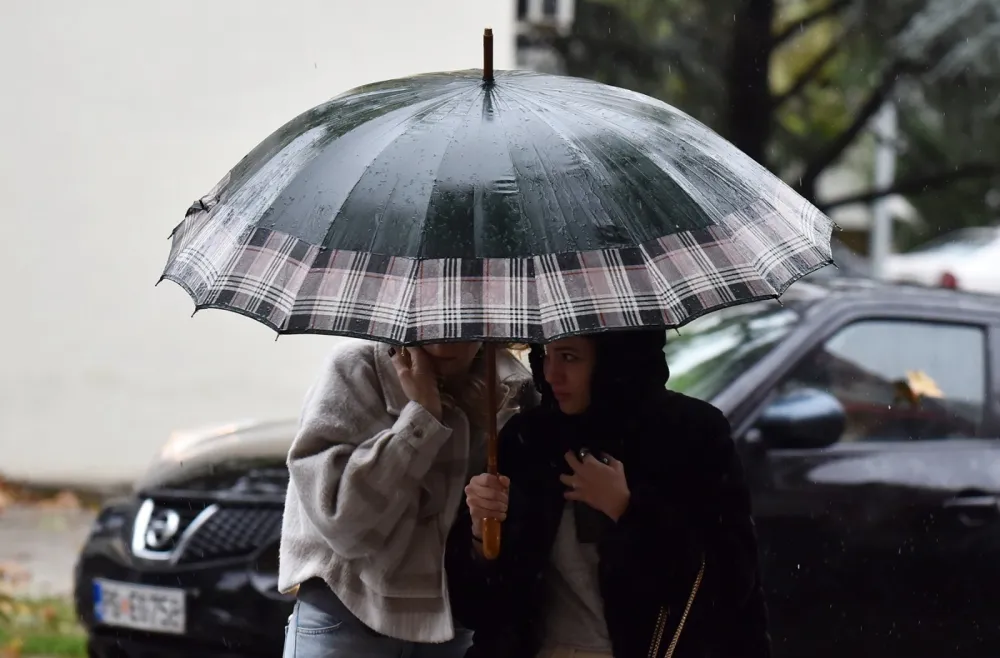 (VIDEO) Danas oblačno, povremeno ki&scaron;a