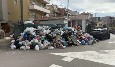 Budva se gu&scaron;i u smeću