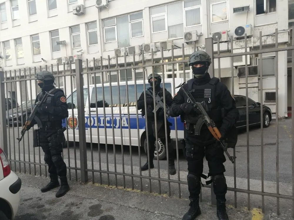 Pretresi na Cetinju: Policija kontrolisala BIL lica, tražili i Sjekloću