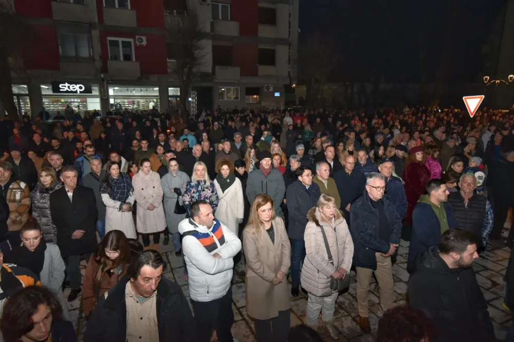 Studenti odaju počast stradalima