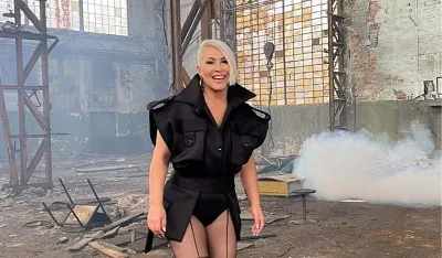 Indira Levak karijeru započela pjevanjem na sahranama