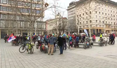 Blokada tri mosta u Novom Sadu, stiže jo&scaron; biciklista, studenata i građana