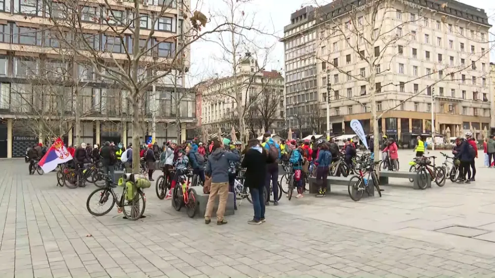 Blokada tri mosta u Novom Sadu, stiže jo&scaron; biciklista, studenata i građana
