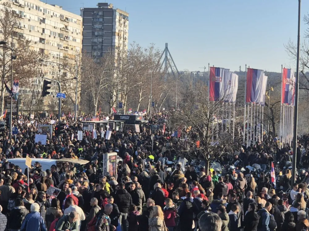 (VIDEO) Blokada u Novom Sadu: Studenti krenuli ka mostovima