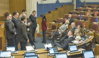 sjednica skupstine crne gore, prekid od strane opozicije