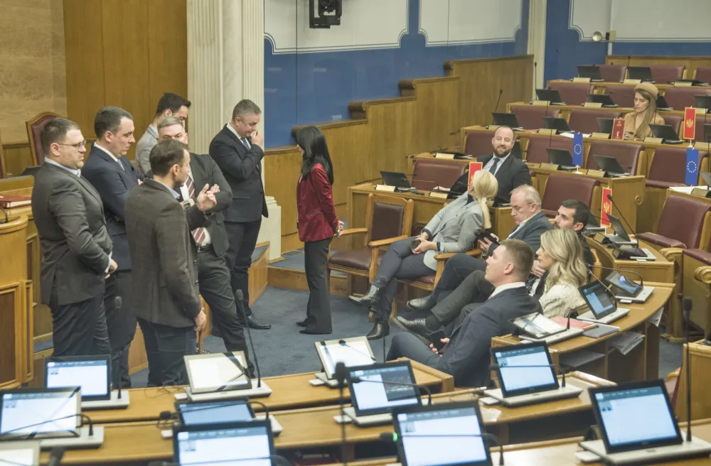 sjednica skupstine crne gore, prekid od strane opozicije