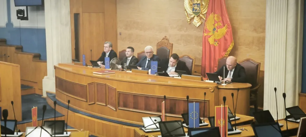 Počelo zasjedanje bez opozicije